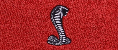 #135 Logo Cobra - Alfombrillas personalizadas color tostado para Ford Mustang 1994-2004 Foto 1 de 4