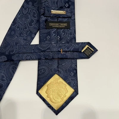 Gravata Donald Trump Signature Collection azul abstrato floral 100% seda - Imagem 1 de 3