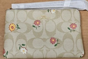 Coach CH478 Corner Zip Wristlet | Light Khaki Signature Ditsy Floral Print - Picture 1 of 2