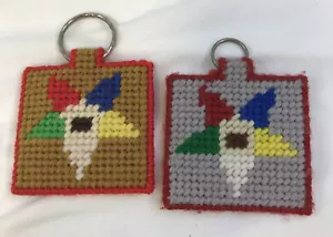 Set of 2 Vintage Plastic Canvas Key Chains Order of the Eastern Star FreeMason - Picture 1 of 4