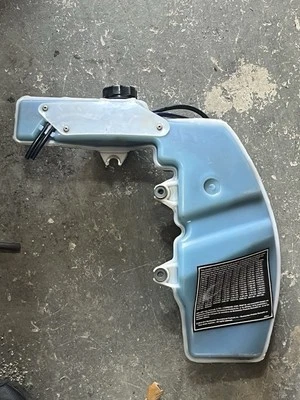 60 50 40 hp Evinrude e-tec OIL TANK ASSY 5007951 CAP & PUMP two stroke 2010-up - Image 1 of 4