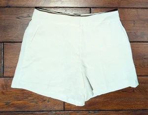 Aritzia The Effortless Corte Curvo Corto Crepé Medio Muslo Abedul Claro Talla 14 Nuevo con Etiquetas - Imagen 1 de 13