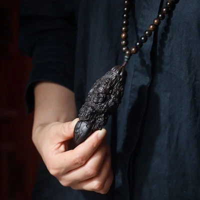 Colgante Darak Agarwood Mahakala Talla Madera Amuleto Coche Colgante Adorno Decoración Foto 1 de 4