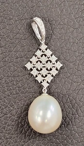 Anhänger 750/- Weißgold - 5,66 Gramm - ca. 0,15 Karat - mit einer Zuchtperle - Bild 1 von 3