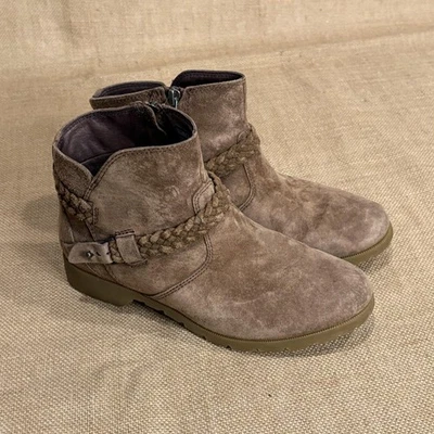 Женские сапоги Teva 6,5 коричневые замшевые на лодыжке сбоку на молнии плетеный ремень 1008601 - Изображение 1 из 4