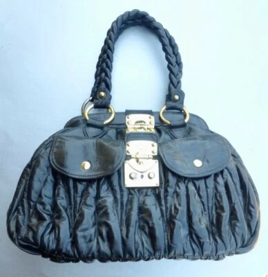 Autêntica bolsa de mão MIU MIU Matelasse 2 vias couro preto brilhante bolsa dourada   - Imagem 1 de 4