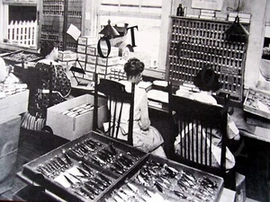 ANTIQUE 8X10 REPRO PHOTO HEDDON DOWAGIAC BAIT COMPANY FISHING LURE ASSEMBLY LINE - Picture 1 of 1