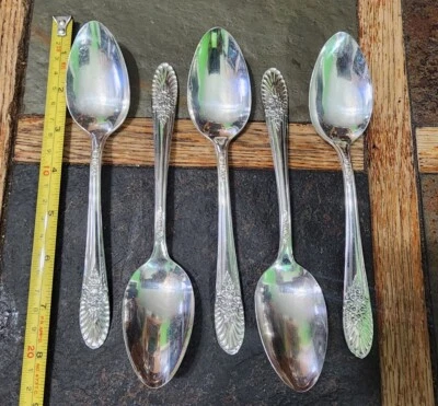 🔎LOTE DE 5 CUCHARAS SOPERAS OVALADAS CHAPADAS EN PLATA RIVIERA REVISITADAS MEDIADOS DE SIGLO c1954 🍲 Foto 1 de 4