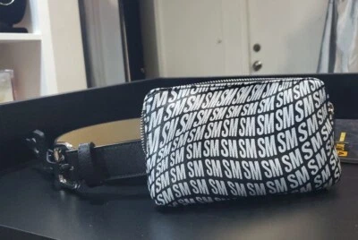 STEVE MADDEN Logotipo deformado bolsa de cinto feminina de couro sintético/pacote de babá XL-preto e branco - Imagem 1 de 4