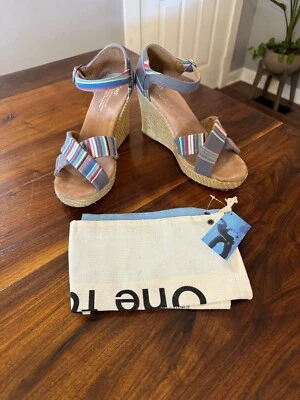 Sandalias Toms Shoes para mujer talla 9 con tiras de cuña a rayas Foto 1 de 4