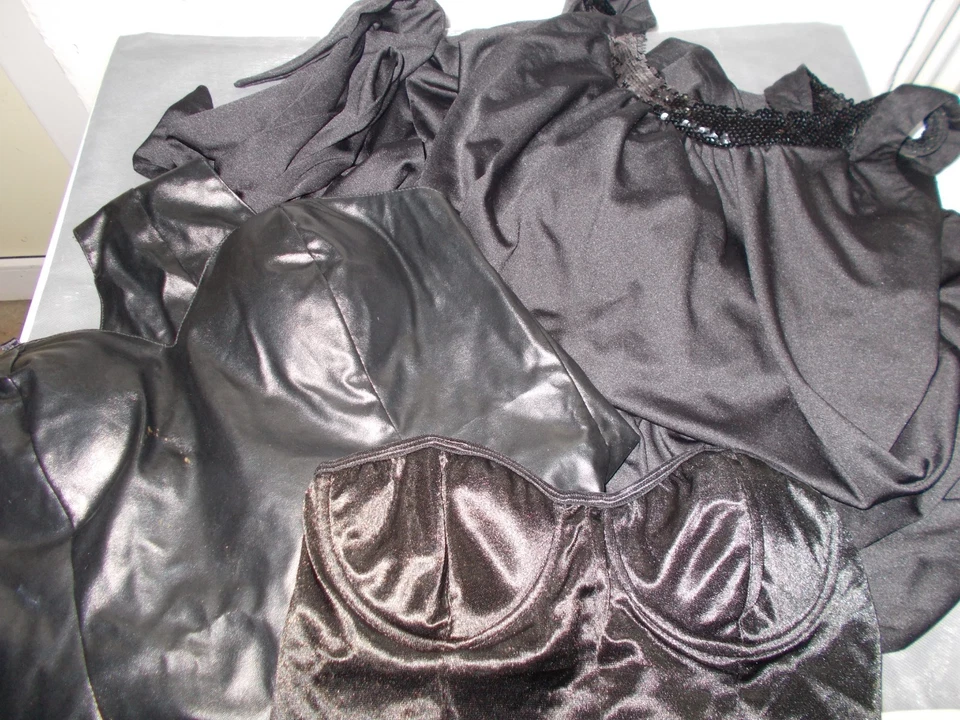 Overall schwarz und zwei Bodys Sehr schön - Bild 1 von 1