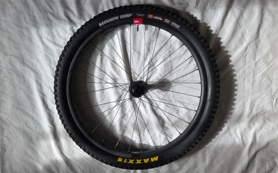 SANTA CRUZ RESERVE 27 CARBON FRONT WHEEL, 27.5”, 15X110MM, 6-BOLT DISC, DT SWISS - Image 1 of 4