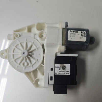 2015-2023 Jeep Renegade Sport Front Right Door Power Window Motor 68268765AA OEM - Image 1 of 4