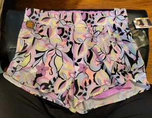 Avia Damengröße Large (12-14) sportlich gefütterte Laufshorts mehrfarbig geblümt - Bild 1 von 6