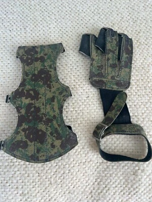 Archery Finger Tabs and Arm Guard - Image 1 of 4