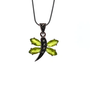 Colgante De Libélula De Peridoto Natural Y Marcasita En Plata Esterlina .925 - Imagen 1 de 7