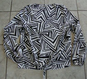 Behind the Seams leichte Langarm Bluse mit Bindeband vorne schwarz weiß Oberteil Gr. S - Bild 1 von 3