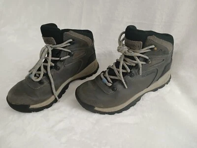 Columbia Newton Ridge BL3783-052 OmniGrip 防水远足靴女式 6 码 — 第 1/4 张图片