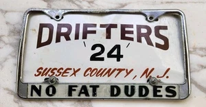 Marco de matrícula NO FAT DUDES DE COLECCIÓN Sussex County Drifters Car Club Vanity Plat - Imagen 1 de 7