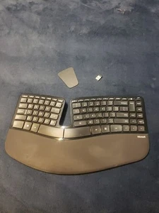 Microsoft Sculpt Ergonomic Desktop Keyboard Surface Edition 1559 mit Dongle getestet - Bild 1 von 3