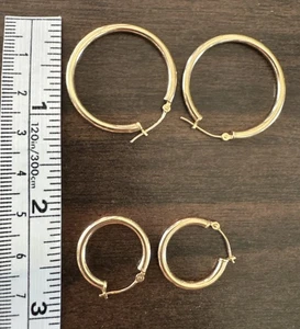14K Yellow Gold Hinged Clasp Fine Jewelry 1 Medium & 1 Small Hoop Earrings - Picture 1 of 6