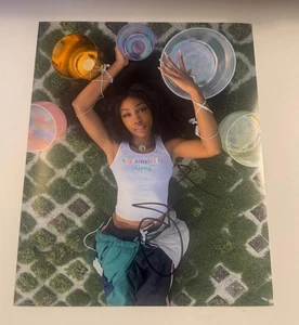 Foto autografiada de 8x10 SZA FIRMADA AUTO - Imagen 1 de 2