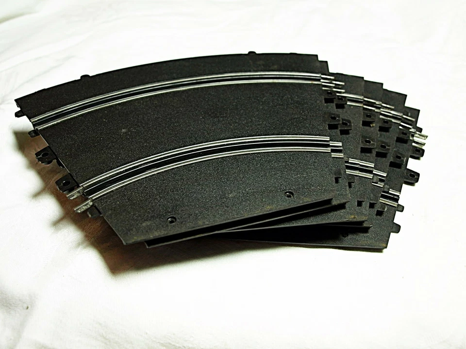 1/32 SCALE VINTAGE ELDON SLOT CAR TRACK 10-PIECE SET - CURVED SECTIONS - Image 1 of 2