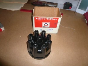 Delco Remy 1972026 F302 Distributor Cap fits '60 thru '70 Ford 8 Cylinder NOS - Foto 1 di 2