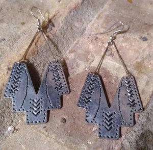 Pierced Earrings Brushed Silver Tone Southwestern Style Poncho - Picture 1 of 8