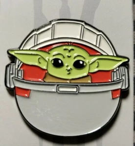 Disney Star Wars Mandalorian -The Child, Baby Yoda Enamel Pin #4 Smiles - Imagen 1 de 5
