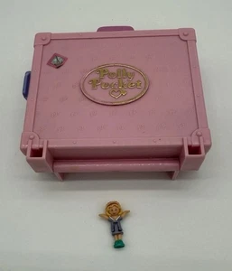 Valigia Polly Pocket Polly In Paris rosa vintage 1996 con figurina - Foto 1 di 8