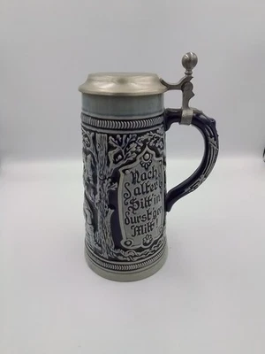 Piedra de cerveza alemana de cerámica Zinn vintage con tapa, diseño en relieve ornamentado - #5036 Foto 1 de 4