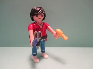Playmobil figura HOMBRE MODERNO / PELUQUERO / PELUQUERO CON PELO NEGRO + SECADOR DE PELO + - Imagen 1 de 7