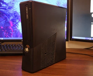 Microsoft Xbox 360 S 20GB Black Console - Picture 1 of 9