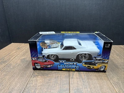 Muscle machines 1/18 Scale 66 pontiac GTO white - Image 1 of 4