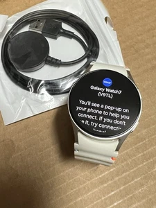 Samsung Galaxy Watch 7 40mm silver Smartwatch SM-L300 unlocked - Photo 1 sur 4
