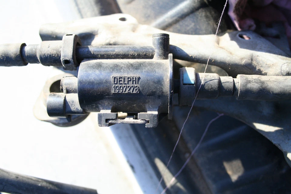 Válvula de purga solenoide bote de vapor Saab 1997278 Buick Chevrolet GMC Oldsmobile Foto 1 de 1