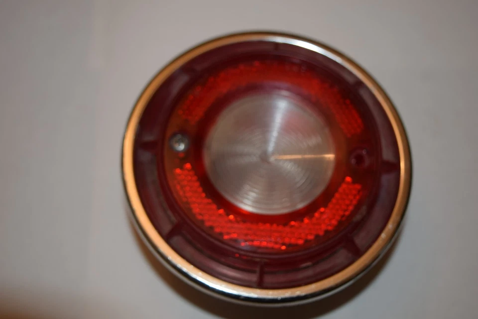 Chevrolet Corvair 1962 luz trasera lente y carcasa guía 1H SAE RB62 Foto 1 de 4