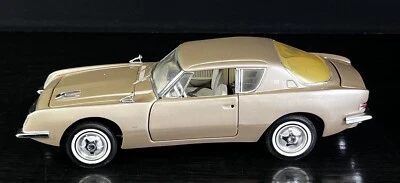 FRANKLIN MINT 1:24 SCALE 1963 STUDEBAKER AVANTI GOLD LIMITED EDITION - Image 1 of 4