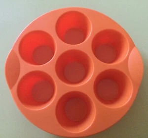 Tupperware Muffin Pan round orange 7-hole Silicone Baking Form Bakeware in EC - Picture 1 of 3