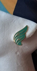 VINTAGE Statement 1980s Earrings Clip On Gold Tone Blue Enamel Wing Design. - Picture 1 of 14