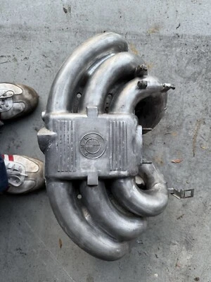 Colector de admisión OEM BMW E30 325i 6 cilindros Foto 1 de 3