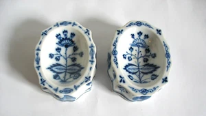 PR Meissen BLUE ONION footed master salt dishes blue white porcelain Germany - Picture 1 of 13