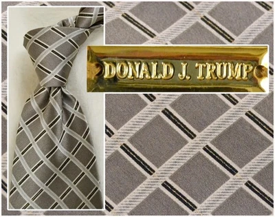 Check on Champagne em ouro preto e branco por: Donald J. Trump Signature Collection - Imagem 1 de 4