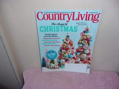 COUNTRY LIVING  MAGAZINE." BRIGHT IDEAS FOR OLD ORNAMENTS  "..DECEMBER,  2021 Foto 1 de 4