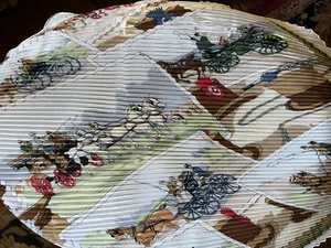 Sehr seltenes Hermes Plisse Seidentuch "Menschen in Pferdekutsche" - hervorragender Zustand - Bild 1 von 3