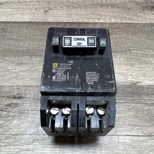 INTERRUPTOR DE CIRCUITO CUADRADO D HOMELINE HOMT2020230CP QUAD 2x 20A 1P/ 1x 2P 30A - Imagen 1 de 7