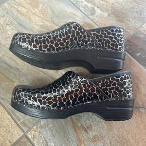 Dansko Professional Clogs Women’s Size 41 -10.5-11 Black/Silver/Purple Print - Picture 1 of 7