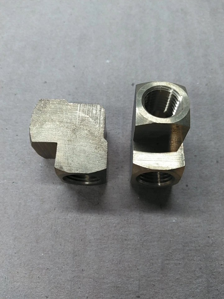(2) 33500-04-04 Brass 90° Elbow Female 1/4 NPT to Female 1/4 NPT - Image 1 of 1