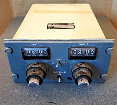 2488603-79 - Control Gates Learjet NAV/DME - Usado Foto 1 de 4